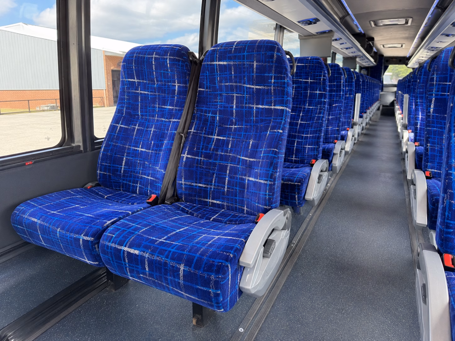 shuttle your guests between lehi s hotels and thanksgiving point with ease